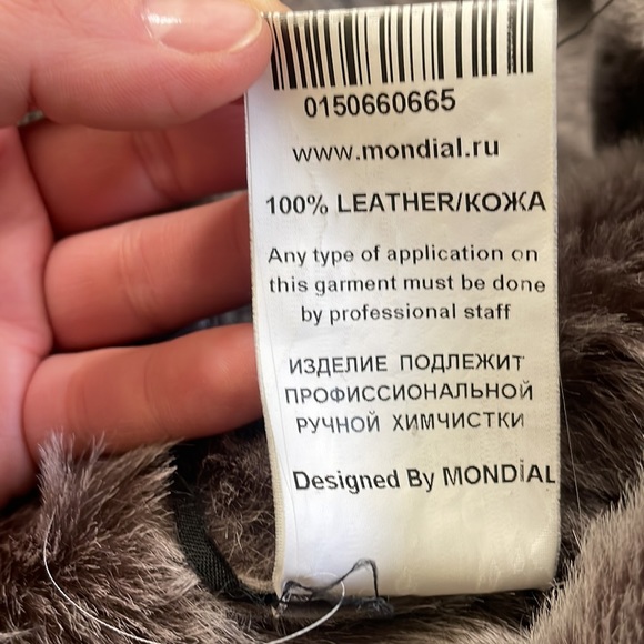 Gorgeous real shearling coat. Great condition. Super soft and comfortable - Picture 5 of 5